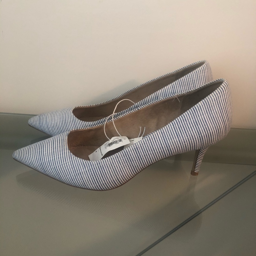 Old Navy blue/white size 8 pointy toe heel